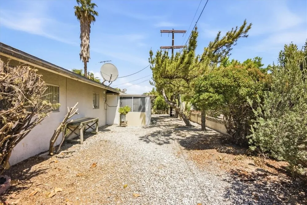 26124 New Chicago Hemet, CA 92544