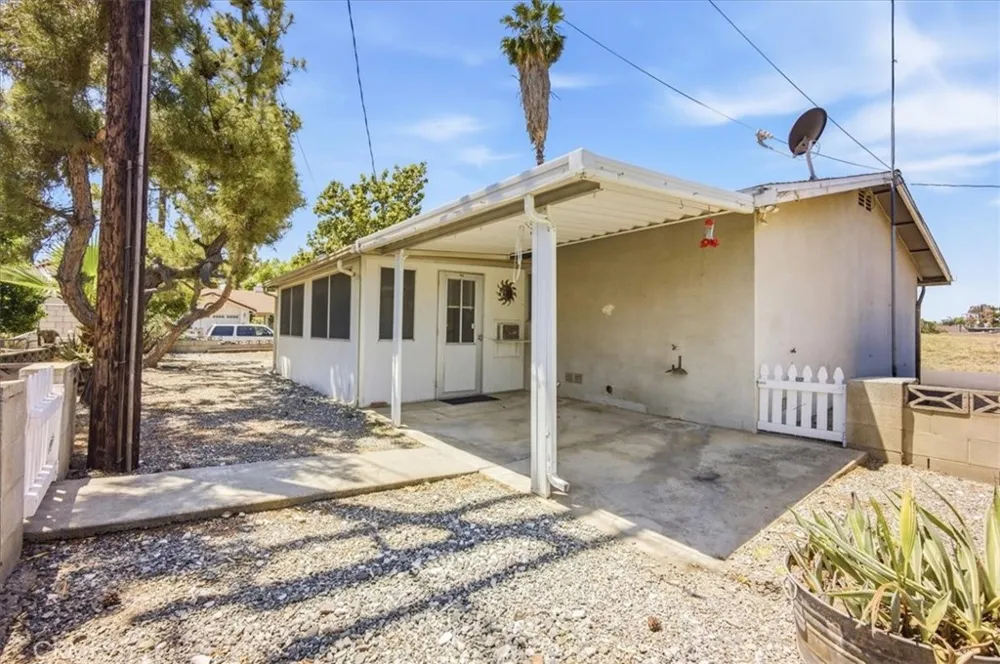 26124 New Chicago Hemet, CA 92544