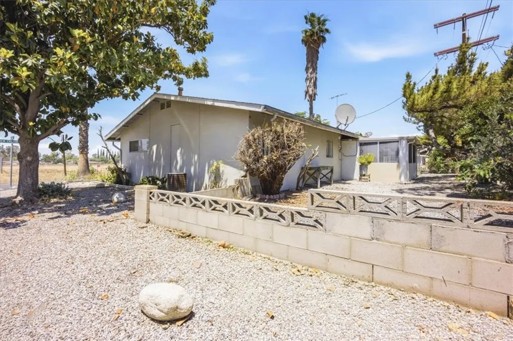 26124 New Chicago Hemet, CA 92544