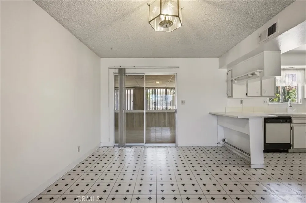 26124 New Chicago Hemet, CA 92544