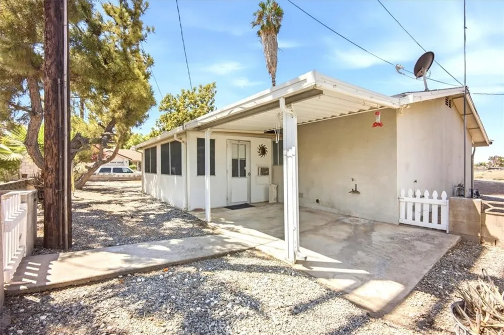 26124 New Chicago Hemet, CA 92544