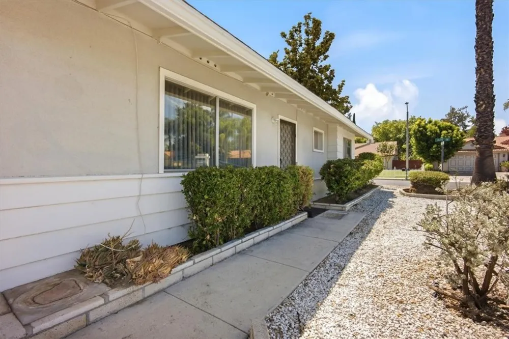 26124 New Chicago Hemet, CA 92544