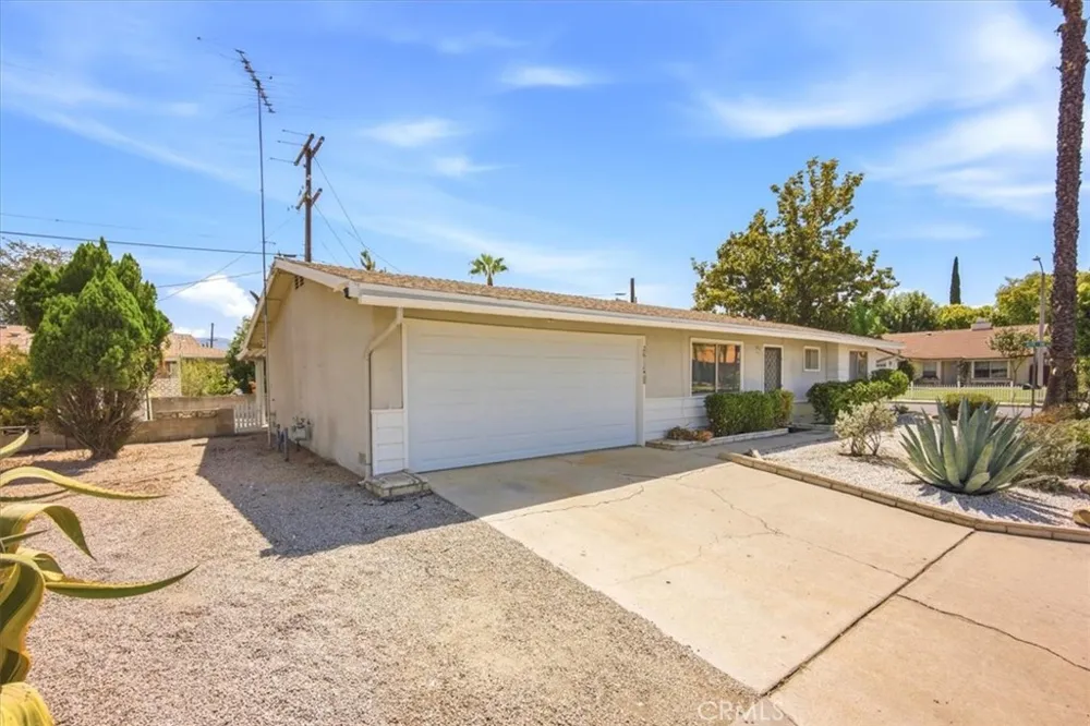 26124 New Chicago Hemet, CA 92544