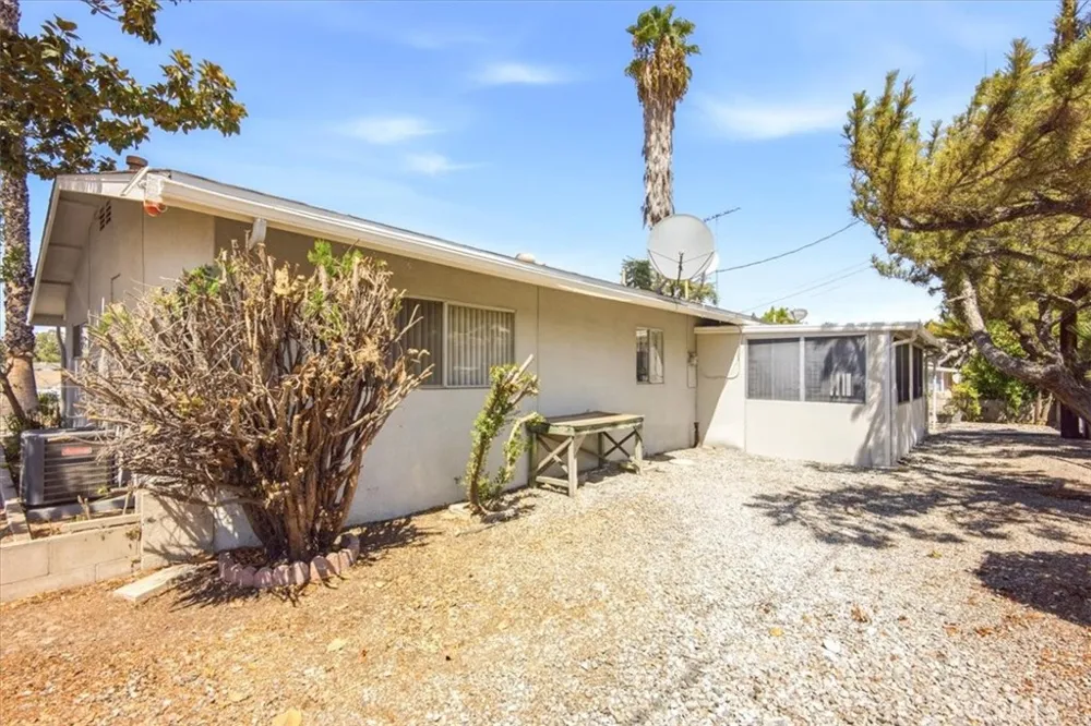 26124 New Chicago Hemet, CA 92544
