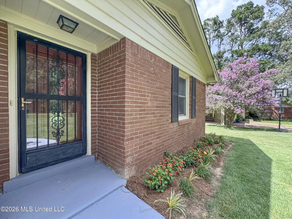 256 Pollard Street Batesville, MS 38606