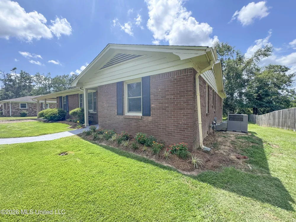 256 Pollard Street Batesville, MS 38606