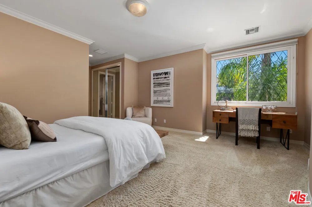 5405 Fremantle Lane Calabasas, CA 91302