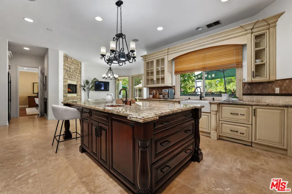 5405 Fremantle Lane Calabasas, CA 91302