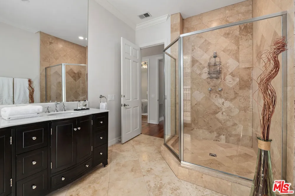 5405 Fremantle Lane Calabasas, CA 91302