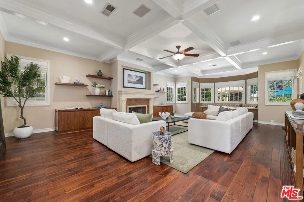 5405 Fremantle Lane Calabasas, CA 91302