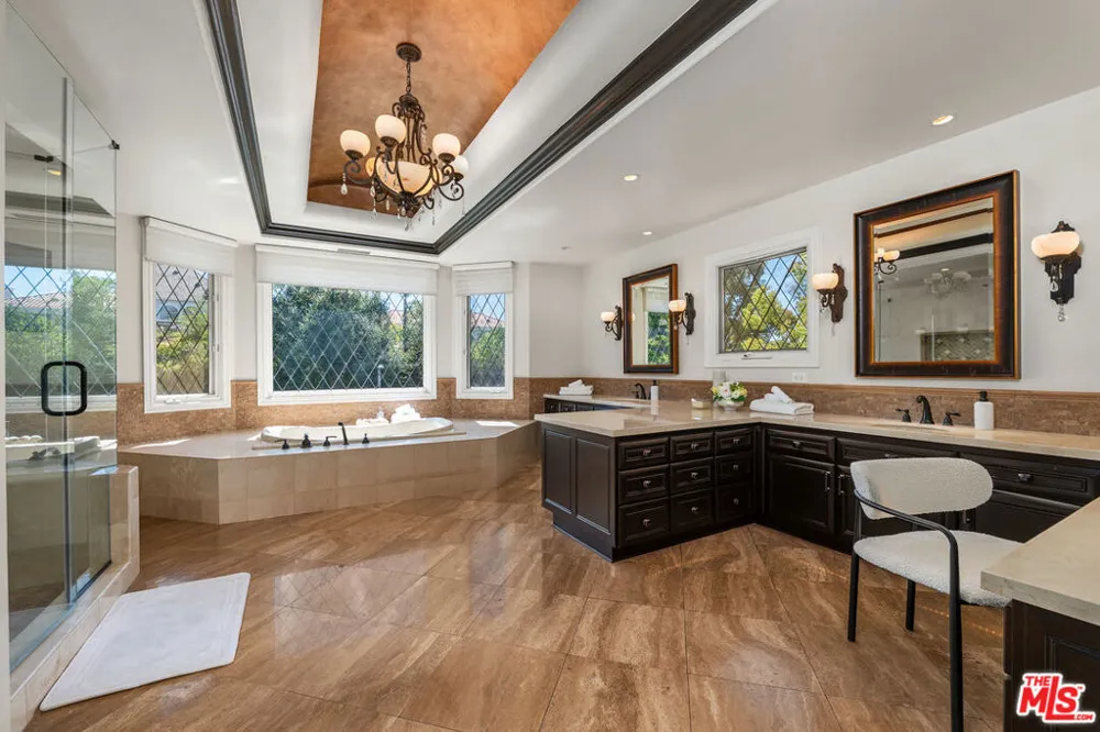 5405 Fremantle Lane Calabasas, CA 91302