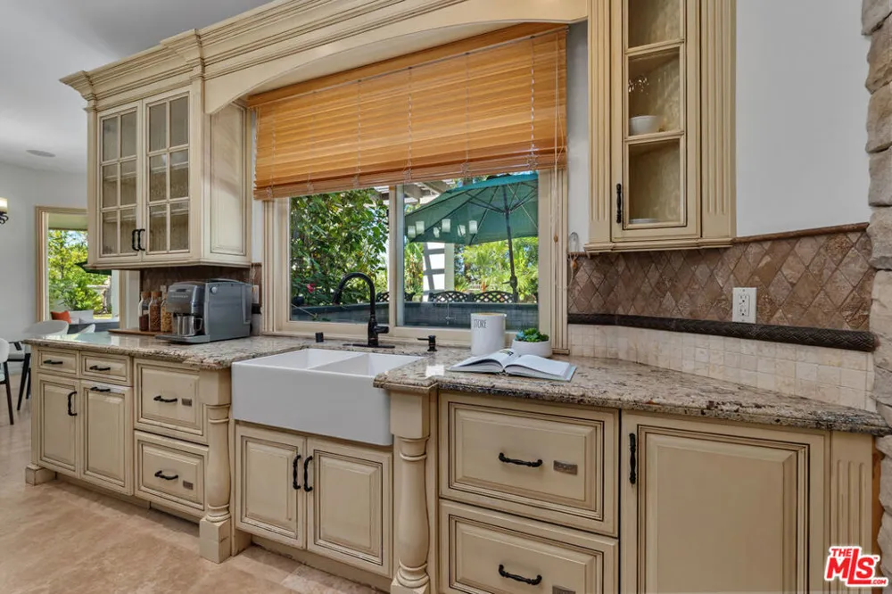 5405 Fremantle Lane Calabasas, CA 91302