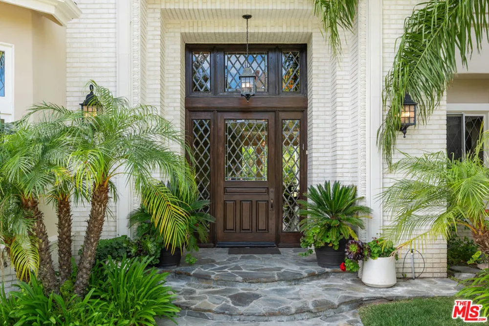 5405 Fremantle Lane Calabasas, CA 91302