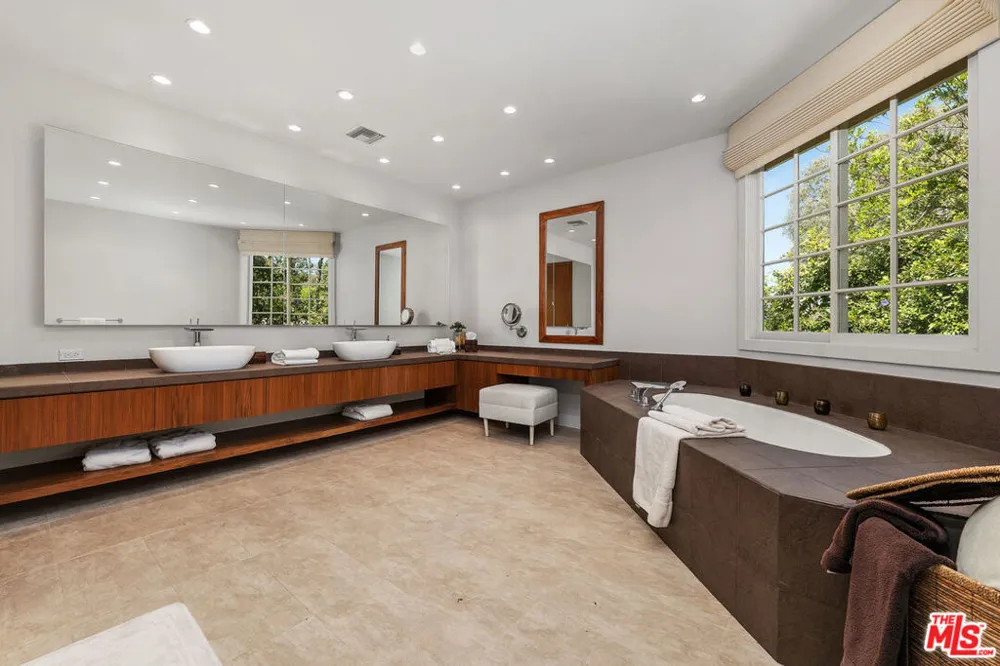 5405 Fremantle Lane Calabasas, CA 91302