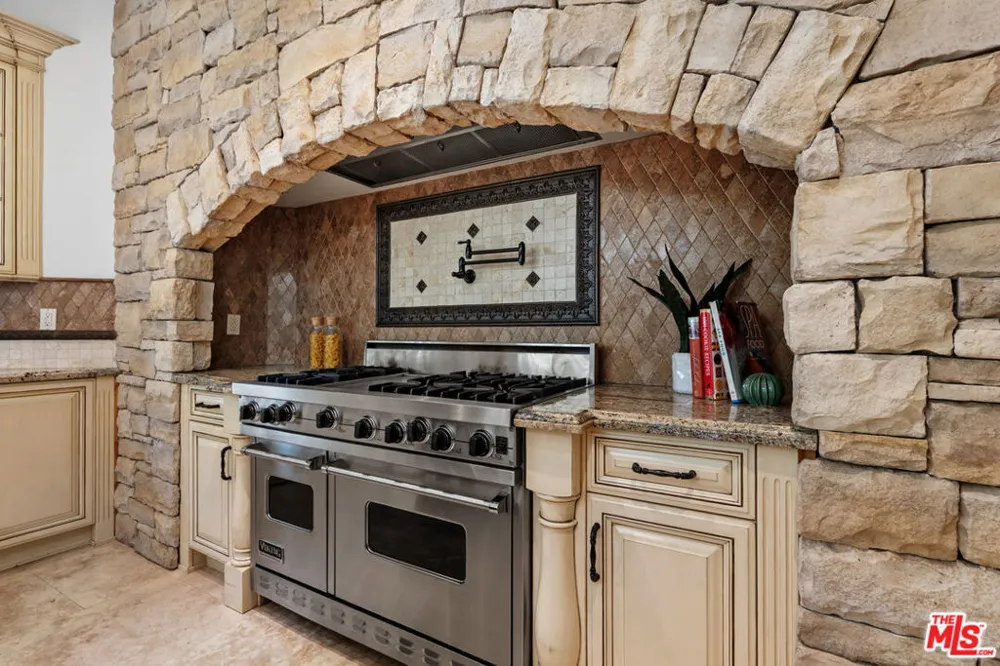 5405 Fremantle Lane Calabasas, CA 91302