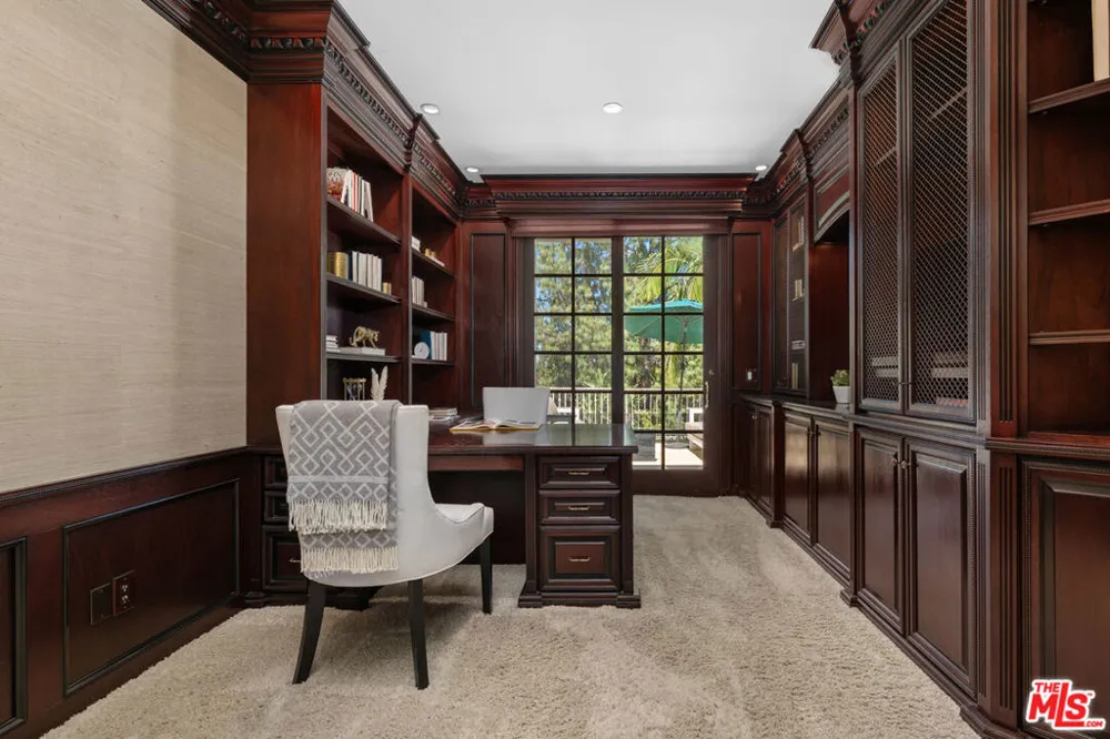 5405 Fremantle Lane Calabasas, CA 91302
