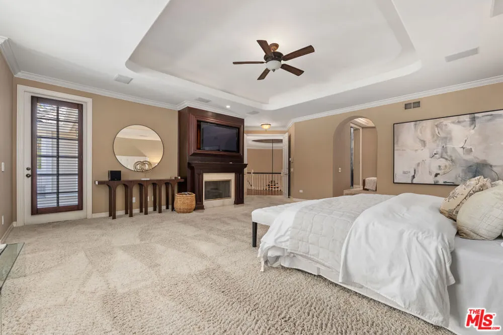 5405 Fremantle Lane Calabasas, CA 91302