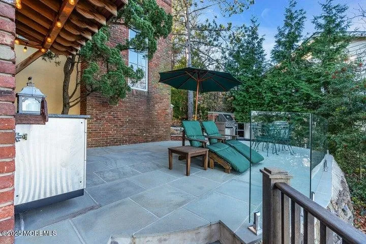 18 BELVIDERE RD Atlantic Highlands, NJ 07716