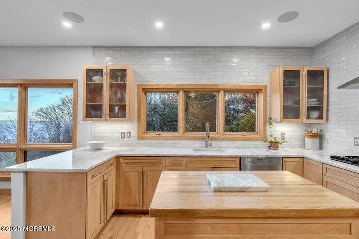 18 BELVIDERE RD Atlantic Highlands, NJ 07716
