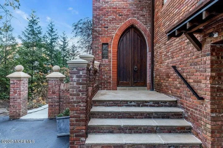 18 BELVIDERE RD Atlantic Highlands, NJ 07716