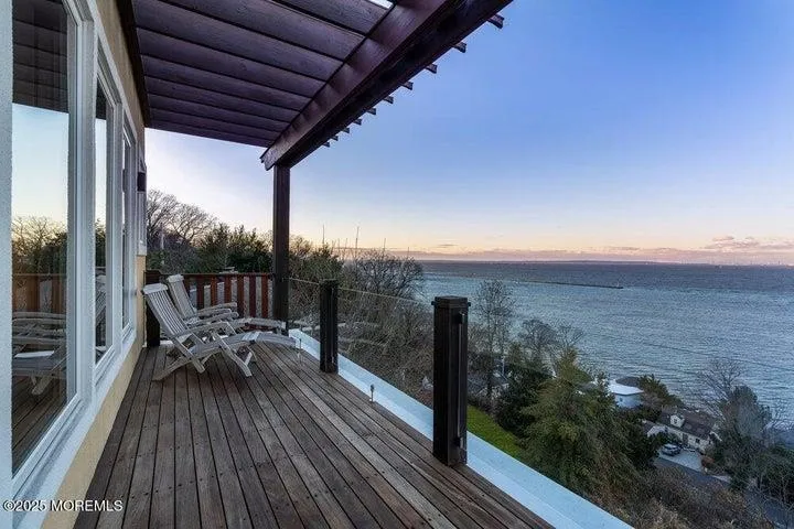 18 BELVIDERE RD Atlantic Highlands, NJ 07716