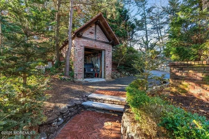 18 BELVIDERE RD Atlantic Highlands, NJ 07716