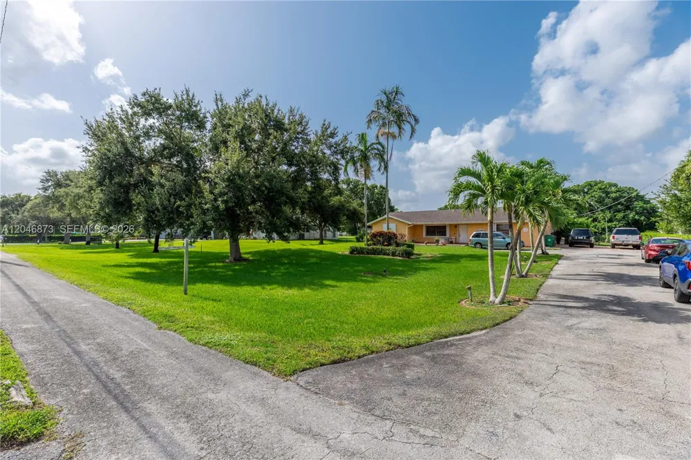 13450 SW 26th St Davie, FL 33325