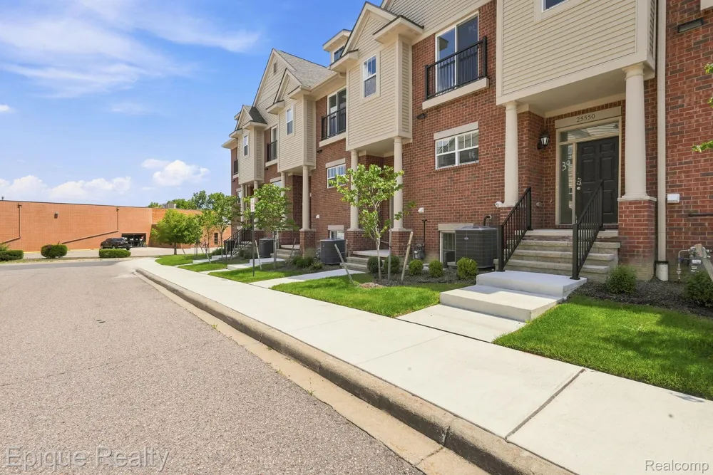 25550 Grandview Lane #39 Novi City, MI 48375