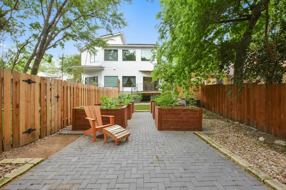 400 W Monroe Street #A Austin, TX 78704
