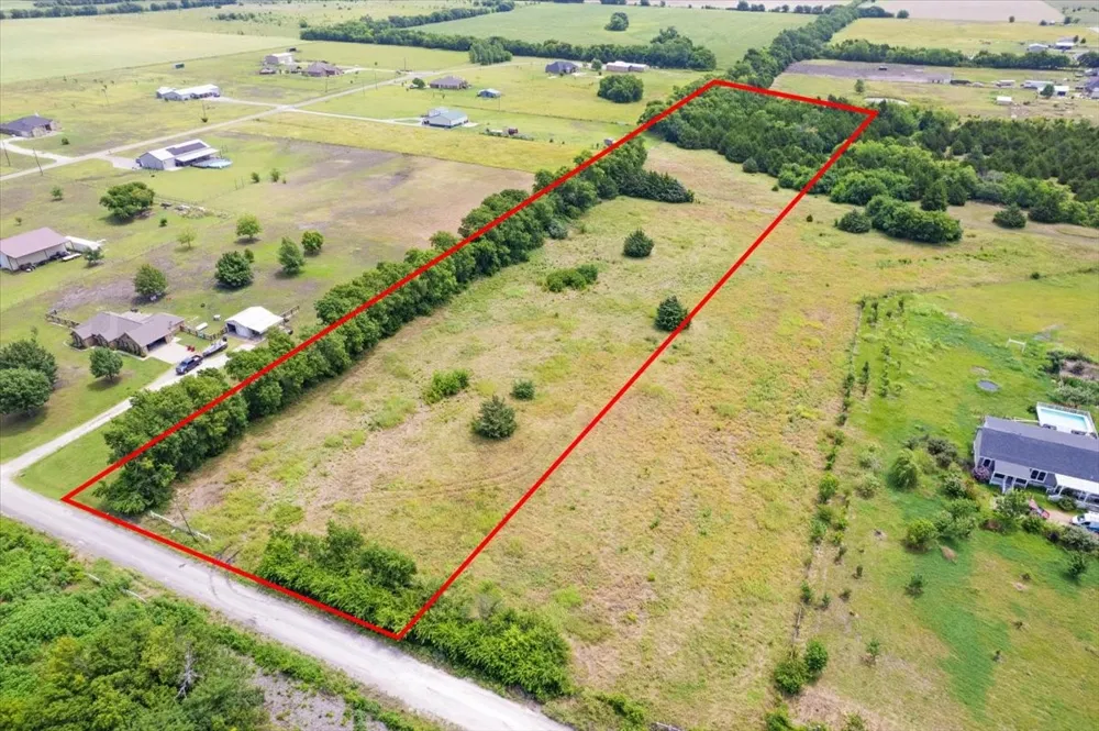 10843 E Line Road Trenton, TX 75490