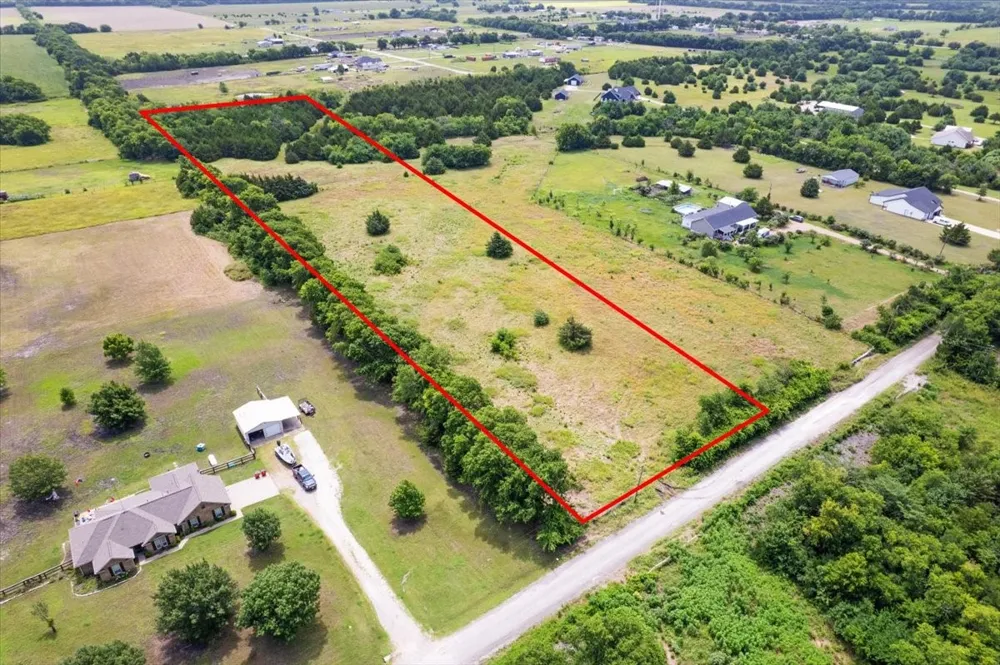 10843 E Line Road Trenton, TX 75490