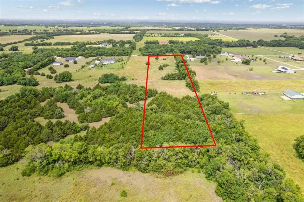 10843 E Line Road Trenton, TX 75490