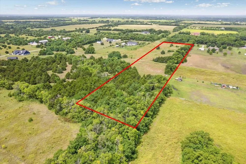 10843 E Line Road Trenton, TX 75490