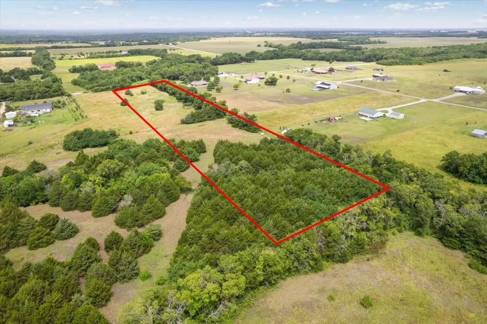 10843 E Line Road Trenton, TX 75490
