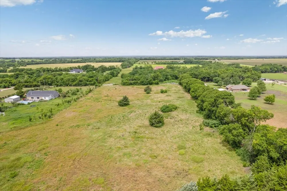 10843 E Line Road Trenton, TX 75490