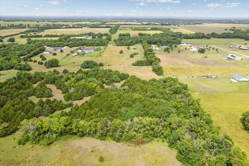 10843 E Line Road Trenton, TX 75490