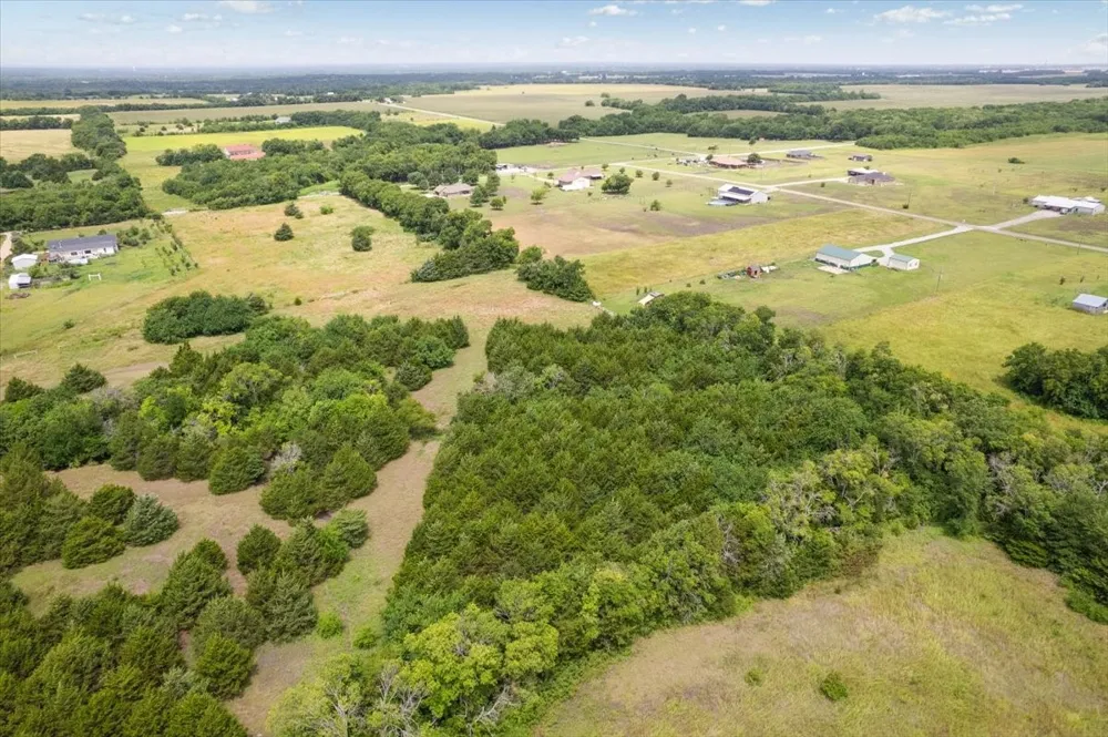 10843 E Line Road Trenton, TX 75490