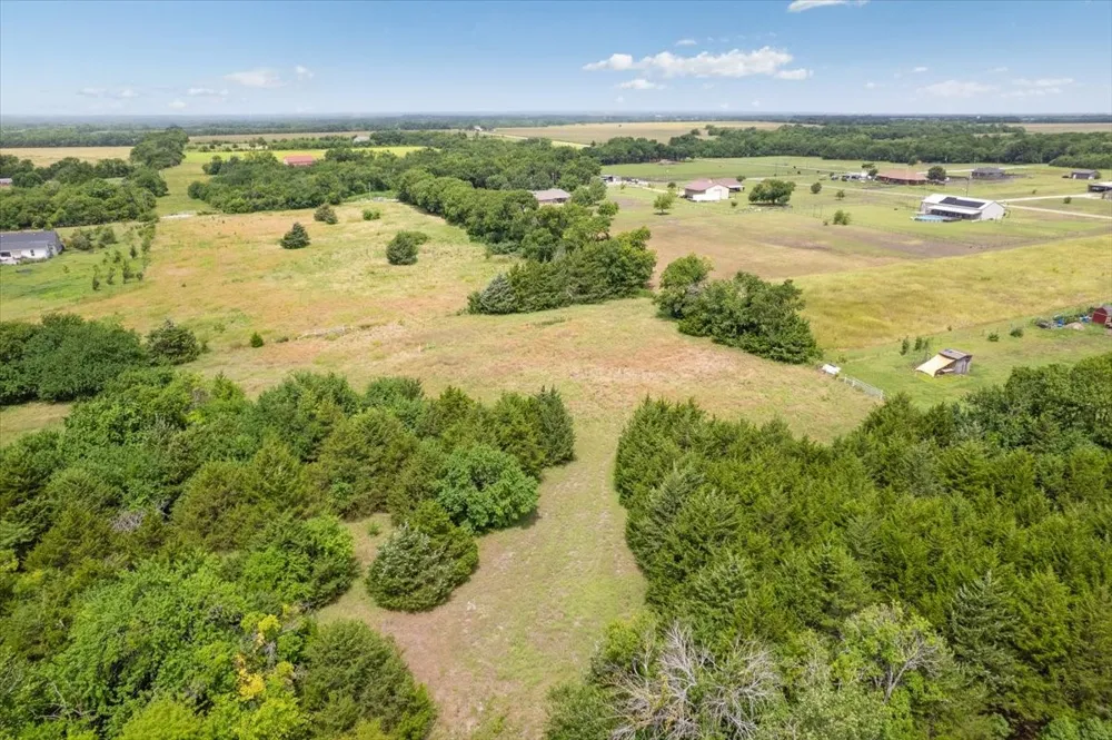 10843 E Line Road Trenton, TX 75490