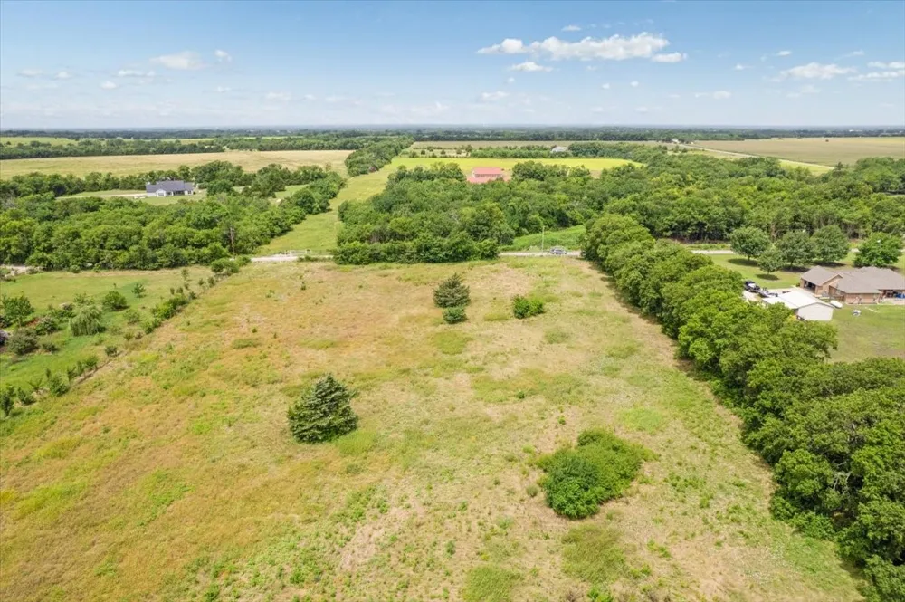 10843 E Line Road Trenton, TX 75490
