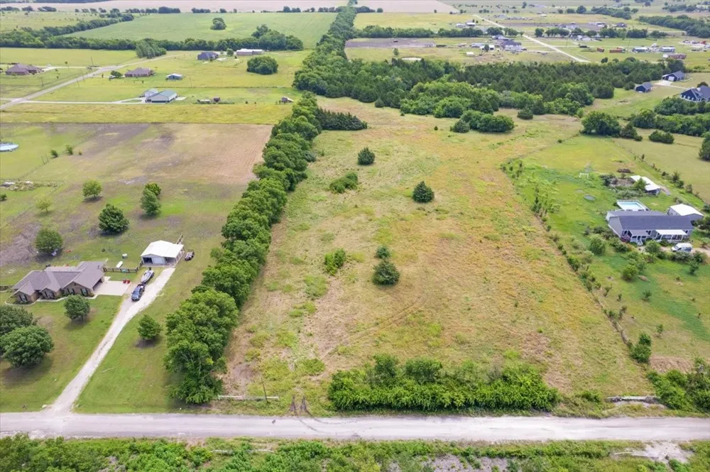 10843 E Line Road Trenton, TX 75490