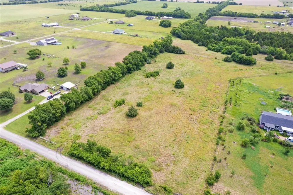 10843 E Line Road Trenton, TX 75490