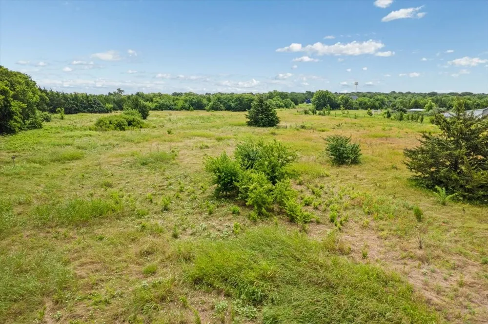 10843 E Line Road Trenton, TX 75490