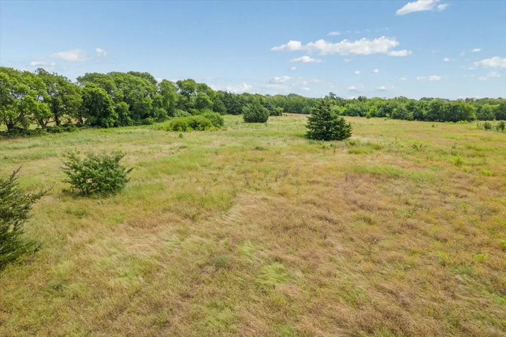 10843 E Line Road Trenton, TX 75490