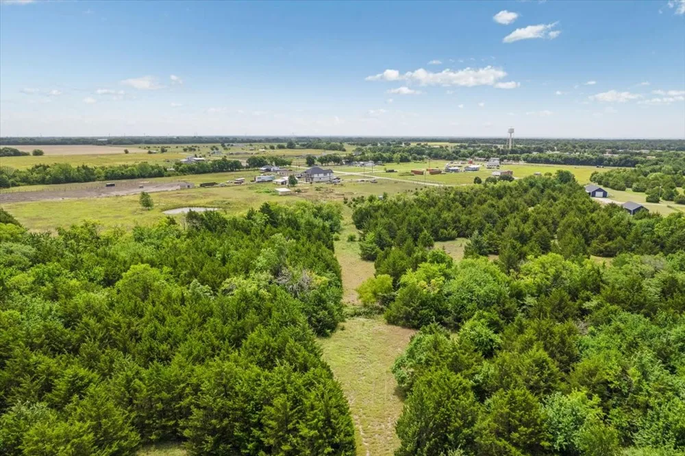 10843 E Line Road Trenton, TX 75490