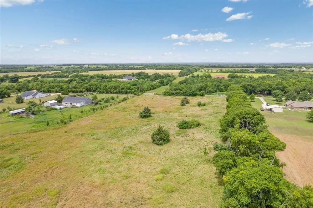 10843 E Line Road Trenton, TX 75490