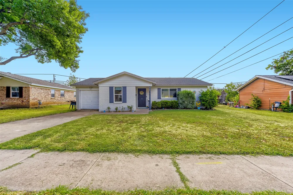216 Prairie View Road Crowley, TX 76036