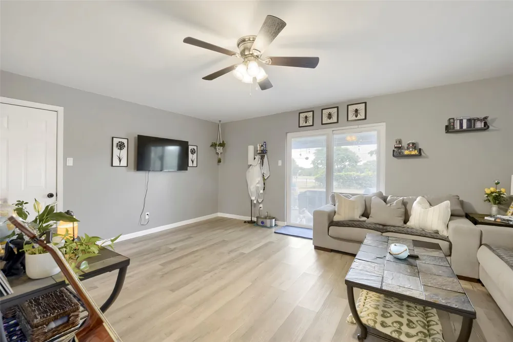 216 Prairie View Road Crowley, TX 76036