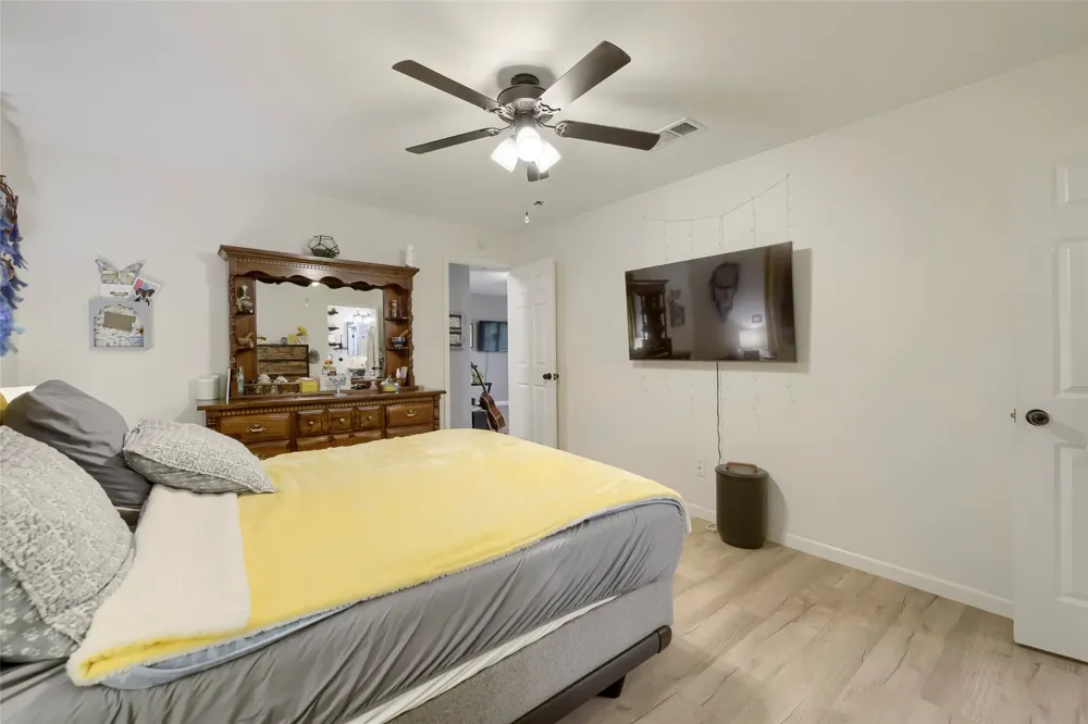 216 Prairie View Road Crowley, TX 76036