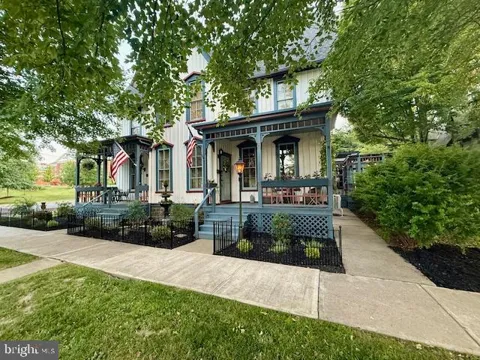 28 CENTRAL AVE