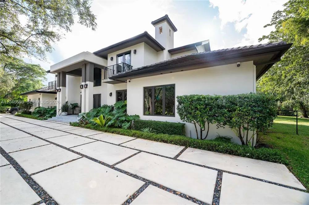 11200 SW 60th Ave Pinecrest, FL 33156